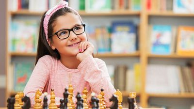 С какого возраста лучше ребенку начинать заниматься шахматами?